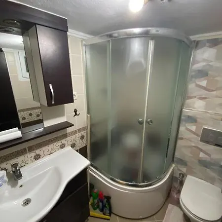 Tutunculer Caddesi Merkezi Daire דירה
